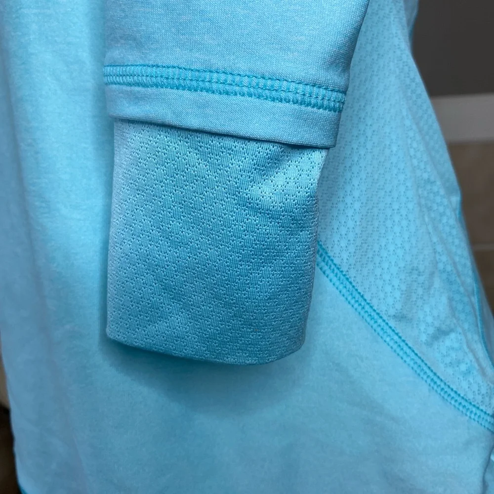 Champion pullover 1/4 zip, long sleeve back zip, gathered shoulders, lightweight - Picture 6 of 12